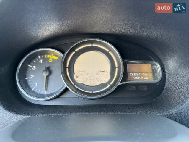 Білий Рено Меган, об'ємом двигуна 1.5 л та пробігом 220 тис. км за 9555 $, фото 42 на Automoto.ua