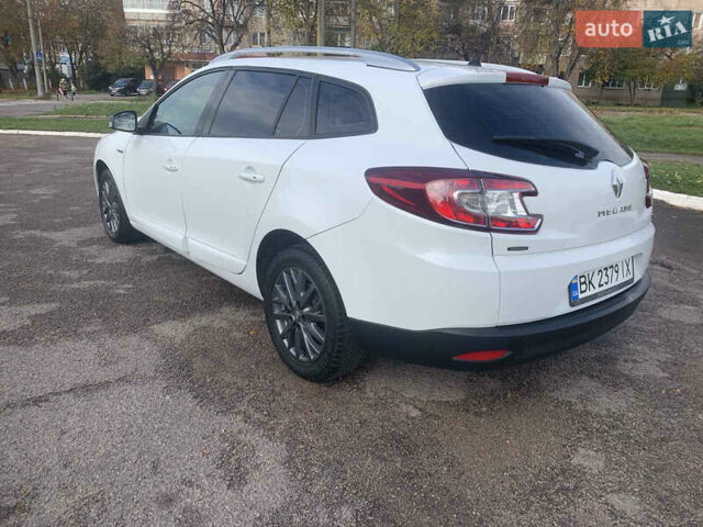 Рено Меган 2015 в Ровно на Automoto.ua Белый Рено Меган, объемом двигателя 1.5 л и пробегом 167 тыс. км за 9199 $, фото 4 на Automoto.ua