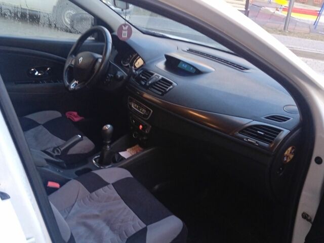 Белый Рено Меган, объемом двигателя 1.5 л и пробегом 254 тыс. км за 7850 $, фото 6 на Automoto.ua