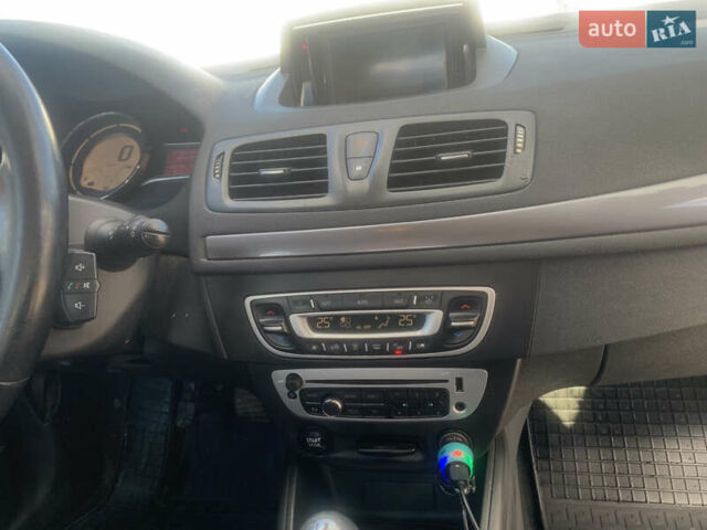 Белый Рено Меган, объемом двигателя 1.5 л и пробегом 362 тыс. км за 7799 $, фото 13 на Automoto.ua