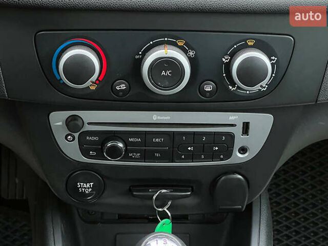 Білий Рено Меган, об'ємом двигуна 1.46 л та пробігом 243 тис. км за 8850 $, фото 10 на Automoto.ua