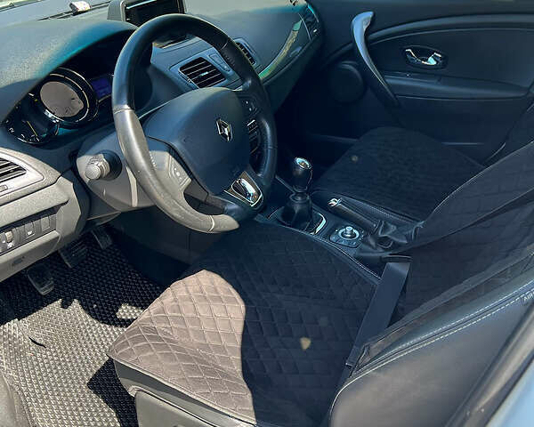 Белый Рено Меган, объемом двигателя 1.5 л и пробегом 290 тыс. км за 8799 $, фото 1 на Automoto.ua