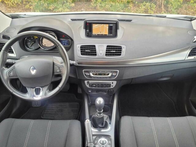 Білий Рено Меган, об'ємом двигуна 1.5 л та пробігом 125 тис. км за 10400 $, фото 8 на Automoto.ua