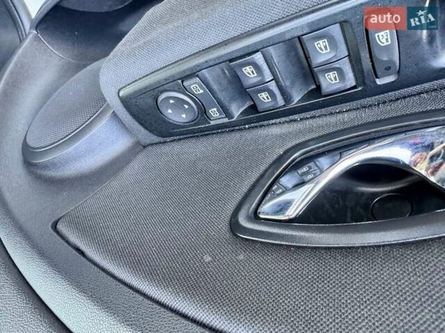 Белый Рено Меган, объемом двигателя 1.5 л и пробегом 222 тыс. км за 5499 $, фото 10 на Automoto.ua