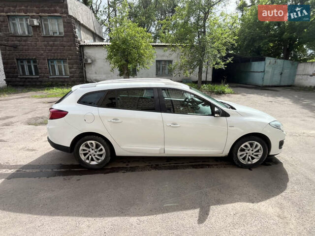 Белый Рено Меган, объемом двигателя 1.5 л и пробегом 326 тыс. км за 7900 $, фото 6 на Automoto.ua