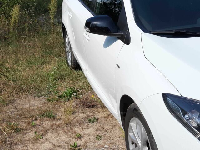 Белый Рено Меган, объемом двигателя 1.44 л и пробегом 206 тыс. км за 8900 $, фото 2 на Automoto.ua