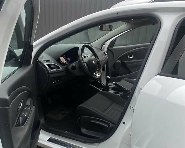 Белый Рено Меган, объемом двигателя 1.46 л и пробегом 138 тыс. км за 10800 $, фото 12 на Automoto.ua