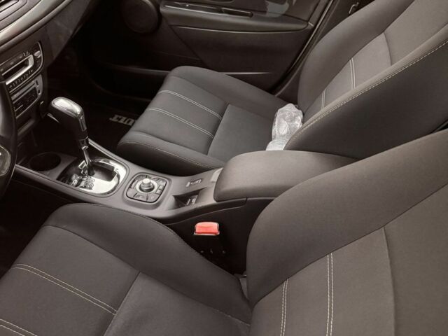 Белый Рено Меган, объемом двигателя 0 л и пробегом 150 тыс. км за 8700 $, фото 3 на Automoto.ua