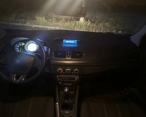 Білий Рено Меган, об'ємом двигуна 1.46 л та пробігом 196 тис. км за 9700 $, фото 55 на Automoto.ua