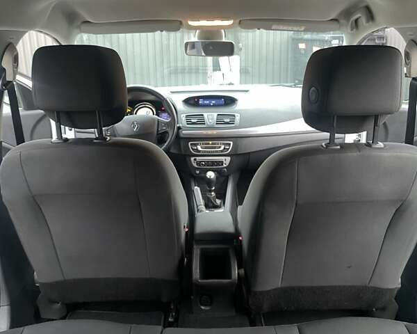 Белый Рено Меган, объемом двигателя 1.46 л и пробегом 138 тыс. км за 10800 $, фото 21 на Automoto.ua