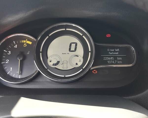 Белый Рено Меган, объемом двигателя 1.46 л и пробегом 220 тыс. км за 9200 $, фото 24 на Automoto.ua