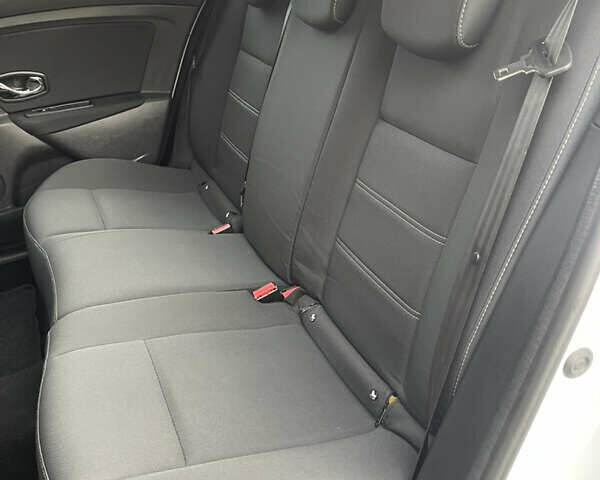 Белый Рено Меган, объемом двигателя 1.5 л и пробегом 197 тыс. км за 8900 $, фото 27 на Automoto.ua