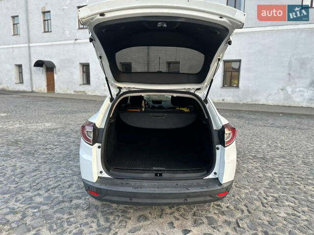 Белый Рено Меган, объемом двигателя 1.46 л и пробегом 146 тыс. км за 10799 $, фото 4 на Automoto.ua