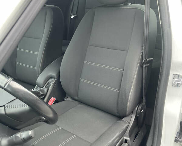 Белый Рено Меган, объемом двигателя 1.5 л и пробегом 113 тыс. км за 11500 $, фото 23 на Automoto.ua