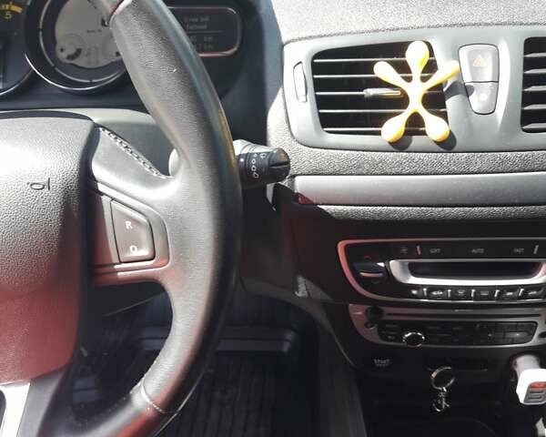 Белый Рено Меган, объемом двигателя 1.46 л и пробегом 220 тыс. км за 9200 $, фото 25 на Automoto.ua