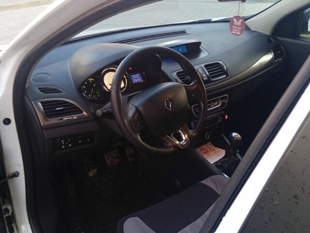 Белый Рено Меган, объемом двигателя 1.5 л и пробегом 254 тыс. км за 7850 $, фото 5 на Automoto.ua