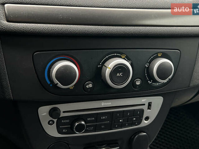 Белый Рено Меган, объемом двигателя 1.46 л и пробегом 243 тыс. км за 8850 $, фото 15 на Automoto.ua