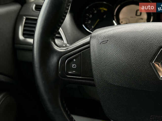 Белый Рено Меган, объемом двигателя 1.46 л и пробегом 243 тыс. км за 8850 $, фото 10 на Automoto.ua