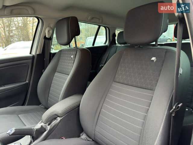 Белый Рено Меган, объемом двигателя 1.5 л и пробегом 278 тыс. км за 8900 $, фото 24 на Automoto.ua