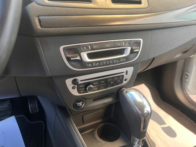 Білий Рено Меган, об'ємом двигуна 1.5 л та пробігом 190 тис. км за 9300 $, фото 2 на Automoto.ua