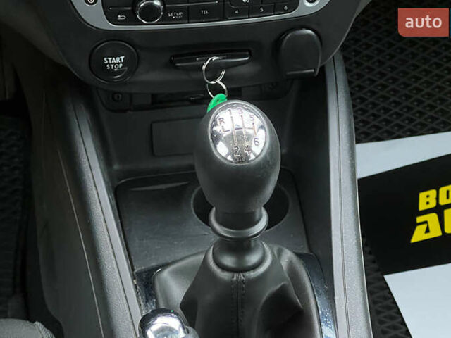 Білий Рено Меган, об'ємом двигуна 1.46 л та пробігом 243 тис. км за 8850 $, фото 11 на Automoto.ua