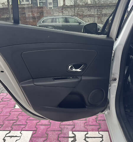 Белый Рено Меган, объемом двигателя 1.46 л и пробегом 320 тыс. км за 7999 $, фото 19 на Automoto.ua