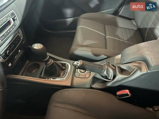 Рено Меган 2015 в Киеве на Automoto.ua Белый Рено Меган, объемом двигателя 1.46 л и пробегом 243 тыс. км за 9000 $, фото 6 на Automoto.ua