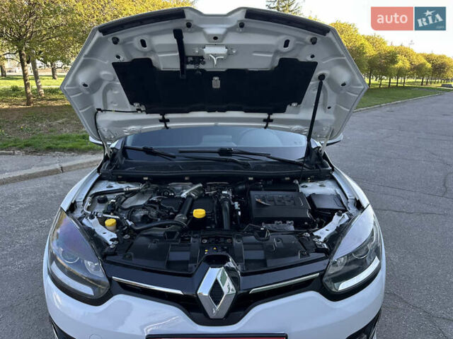 Белый Рено Меган, объемом двигателя 1.5 л и пробегом 165 тыс. км за 9500 $, фото 4 на Automoto.ua