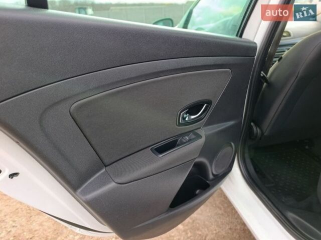 Білий Рено Меган, об'ємом двигуна 1.6 л та пробігом 181 тис. км за 8999 $, фото 21 на Automoto.ua