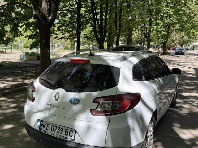 Белый Рено Меган, объемом двигателя 1.5 л и пробегом 211 тыс. км за 6800 $, фото 4 на Automoto.ua