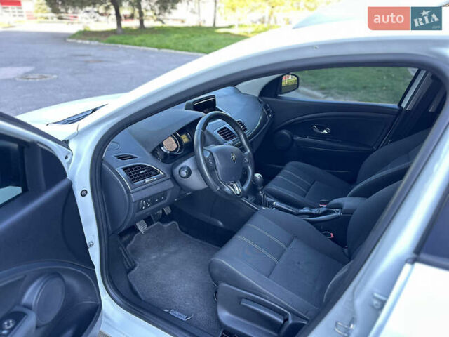 Белый Рено Меган, объемом двигателя 1.5 л и пробегом 165 тыс. км за 9500 $, фото 15 на Automoto.ua
