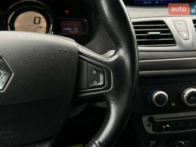 Белый Рено Меган, объемом двигателя 1.46 л и пробегом 243 тыс. км за 8850 $, фото 11 на Automoto.ua