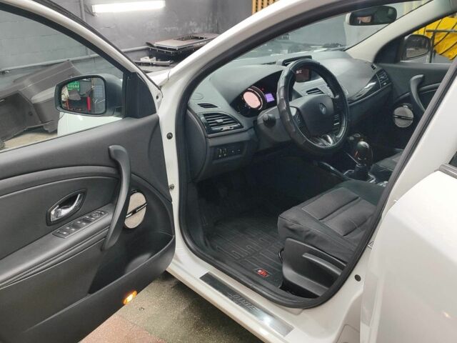 Белый Рено Меган, объемом двигателя 1.5 л и пробегом 173 тыс. км за 9500 $, фото 7 на Automoto.ua