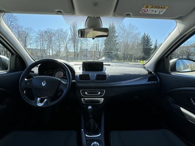 Белый Рено Меган, объемом двигателя 0 л и пробегом 177 тыс. км за 8000 $, фото 7 на Automoto.ua