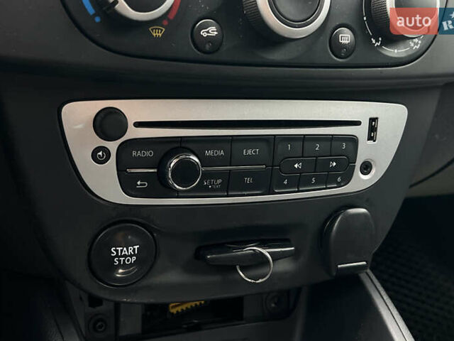 Белый Рено Меган, объемом двигателя 1.46 л и пробегом 243 тыс. км за 8850 $, фото 16 на Automoto.ua