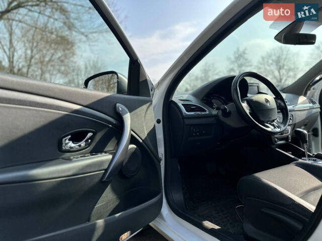 Белый Рено Меган, объемом двигателя 1.46 л и пробегом 255 тыс. км за 9999 $, фото 21 на Automoto.ua