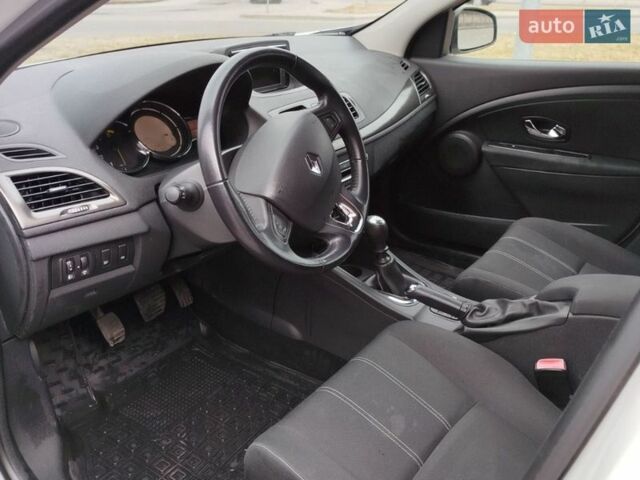 Белый Рено Меган, объемом двигателя 1.5 л и пробегом 218 тыс. км за 9700 $, фото 11 на Automoto.ua