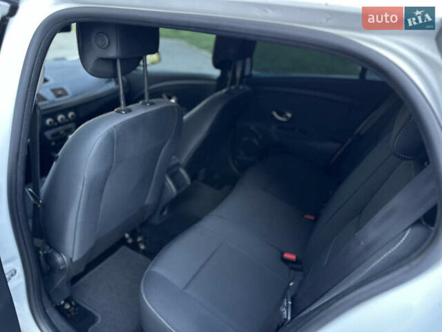 Белый Рено Меган, объемом двигателя 1.5 л и пробегом 165 тыс. км за 9500 $, фото 28 на Automoto.ua