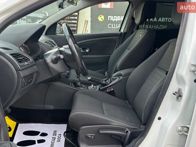 Білий Рено Меган, об'ємом двигуна 1.46 л та пробігом 303 тис. км за 7600 $, фото 9 на Automoto.ua