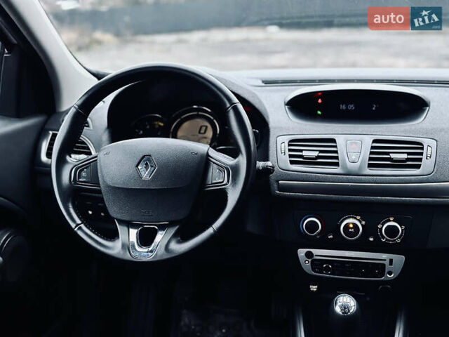 Белый Рено Меган, объемом двигателя 1.5 л и пробегом 253 тыс. км за 8200 $, фото 15 на Automoto.ua