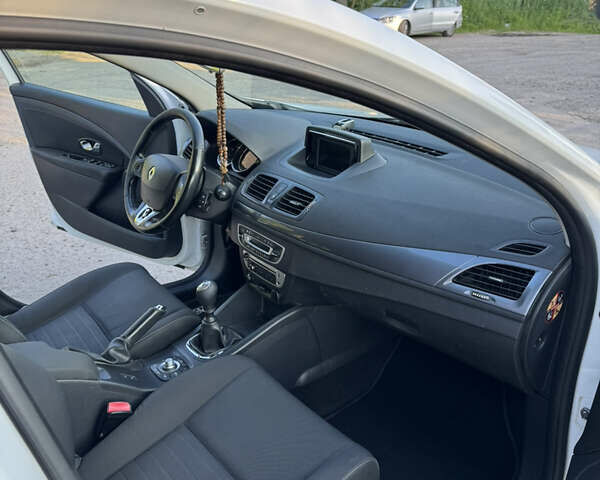 Белый Рено Меган, объемом двигателя 1.46 л и пробегом 315 тыс. км за 8200 $, фото 7 на Automoto.ua