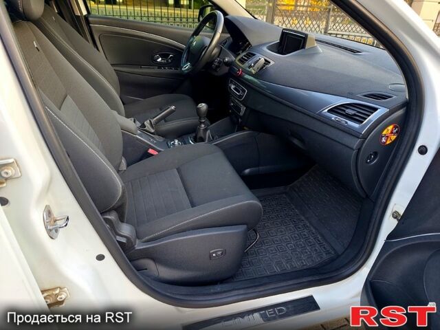 Белый Рено Меган, объемом двигателя 1.5 л и пробегом 245 тыс. км за 8900 $, фото 7 на Automoto.ua