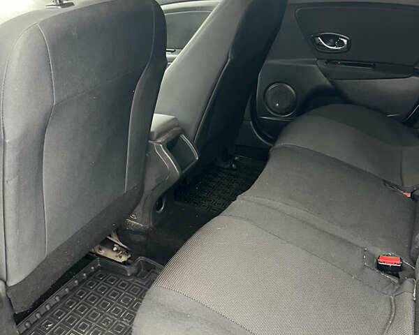 Белый Рено Меган, объемом двигателя 1.46 л и пробегом 206 тыс. км за 7300 $, фото 9 на Automoto.ua