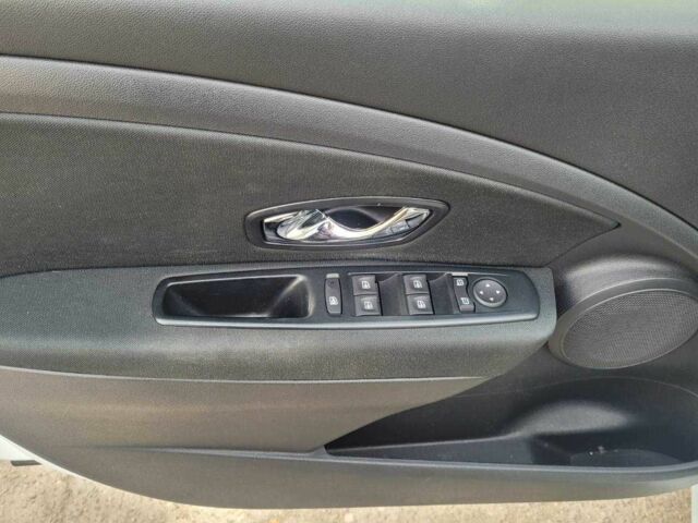 Білий Рено Меган, об'ємом двигуна 1.5 л та пробігом 125 тис. км за 10400 $, фото 12 на Automoto.ua