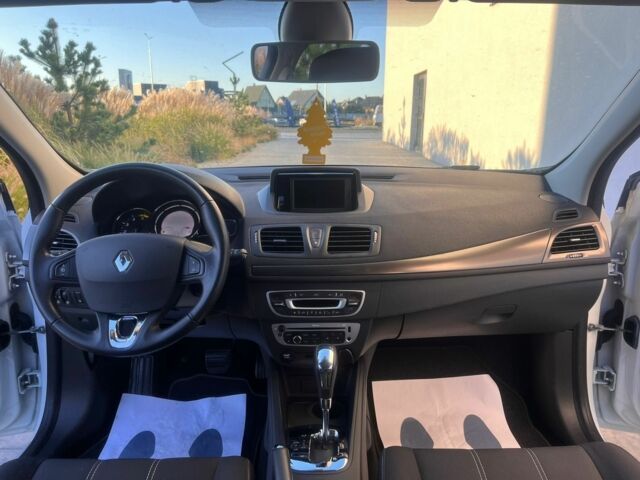 Белый Рено Меган, объемом двигателя 1.5 л и пробегом 190 тыс. км за 9200 $, фото 4 на Automoto.ua