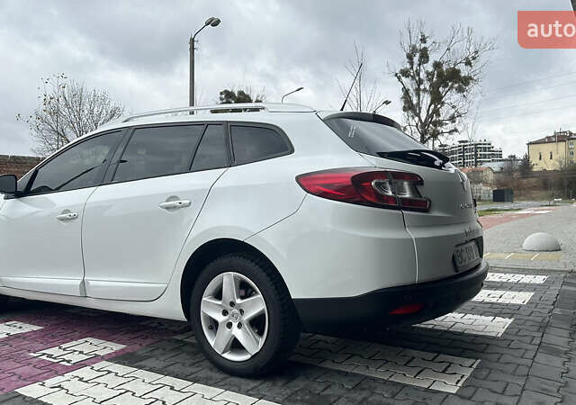 Белый Рено Меган, объемом двигателя 1.46 л и пробегом 320 тыс. км за 7999 $, фото 4 на Automoto.ua