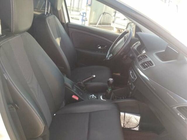 Белый Рено Меган, объемом двигателя 1.46 л и пробегом 230 тыс. км за 9800 $, фото 3 на Automoto.ua