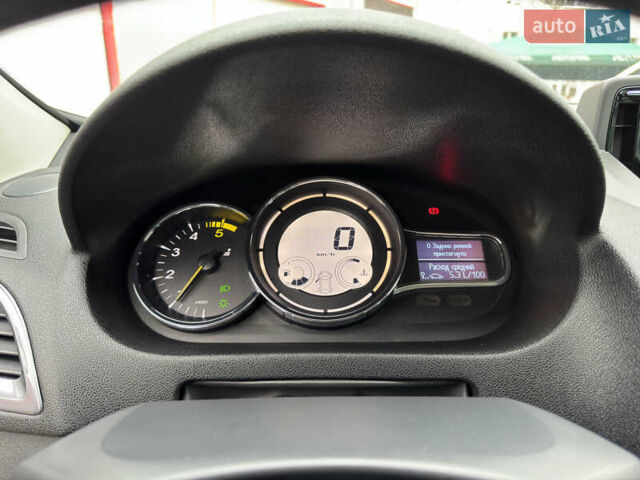 Белый Рено Меган, объемом двигателя 1.5 л и пробегом 278 тыс. км за 8900 $, фото 37 на Automoto.ua