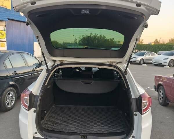 Білий Рено Меган, об'ємом двигуна 1.5 л та пробігом 245 тис. км за 8999 $, фото 9 на Automoto.ua