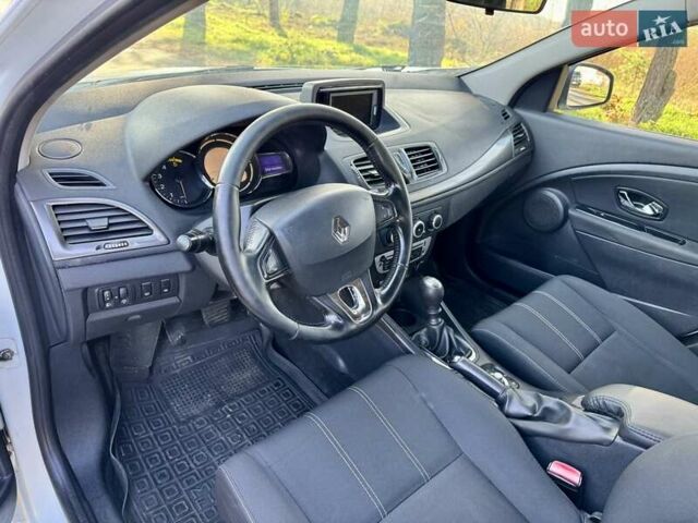 Белый Рено Меган, объемом двигателя 1.5 л и пробегом 222 тыс. км за 5499 $, фото 9 на Automoto.ua